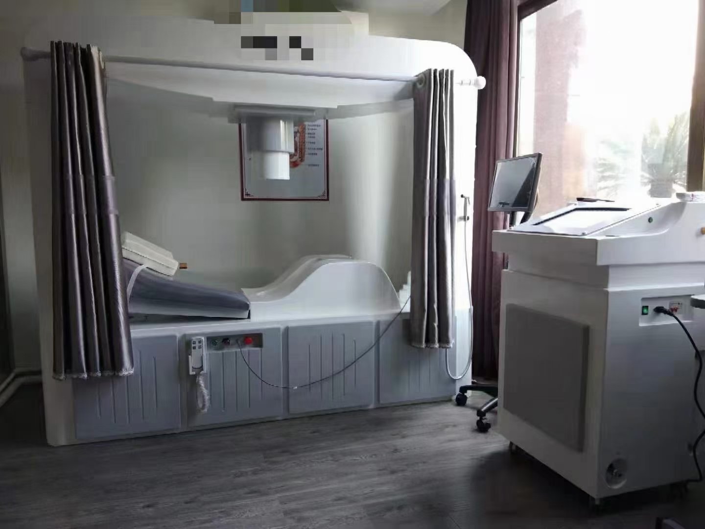 EF-ITM compact colonic machine in small treatment room