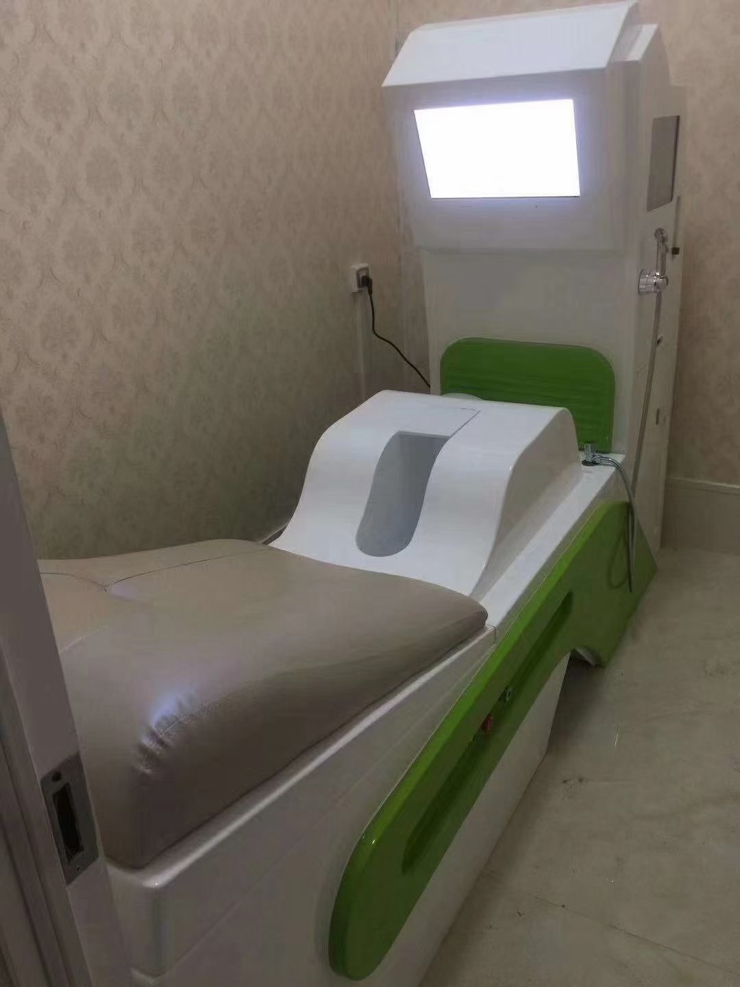 Custom branded colonic machine showing private label application