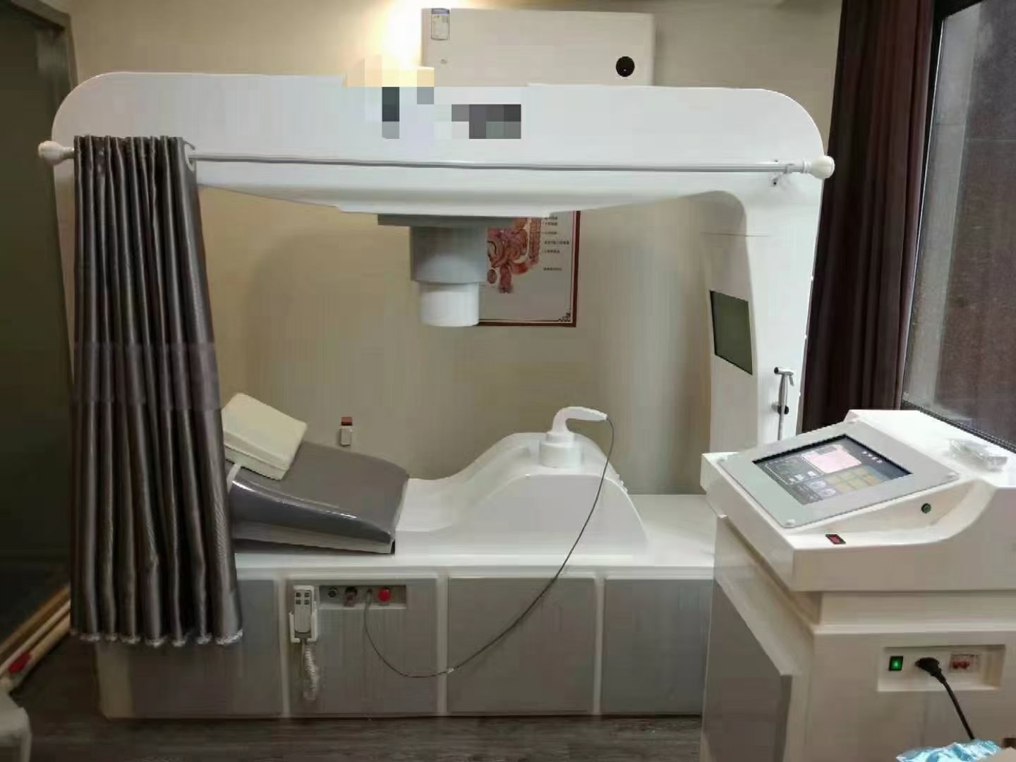 libbe colonic machine in modern hydrotherapy clinic setting
