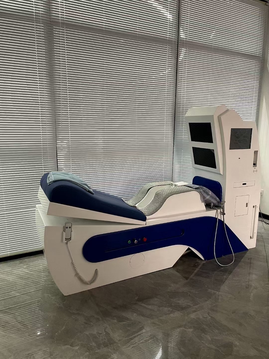 MAIKONG colon hydrotherapy open system in modern clinic setting