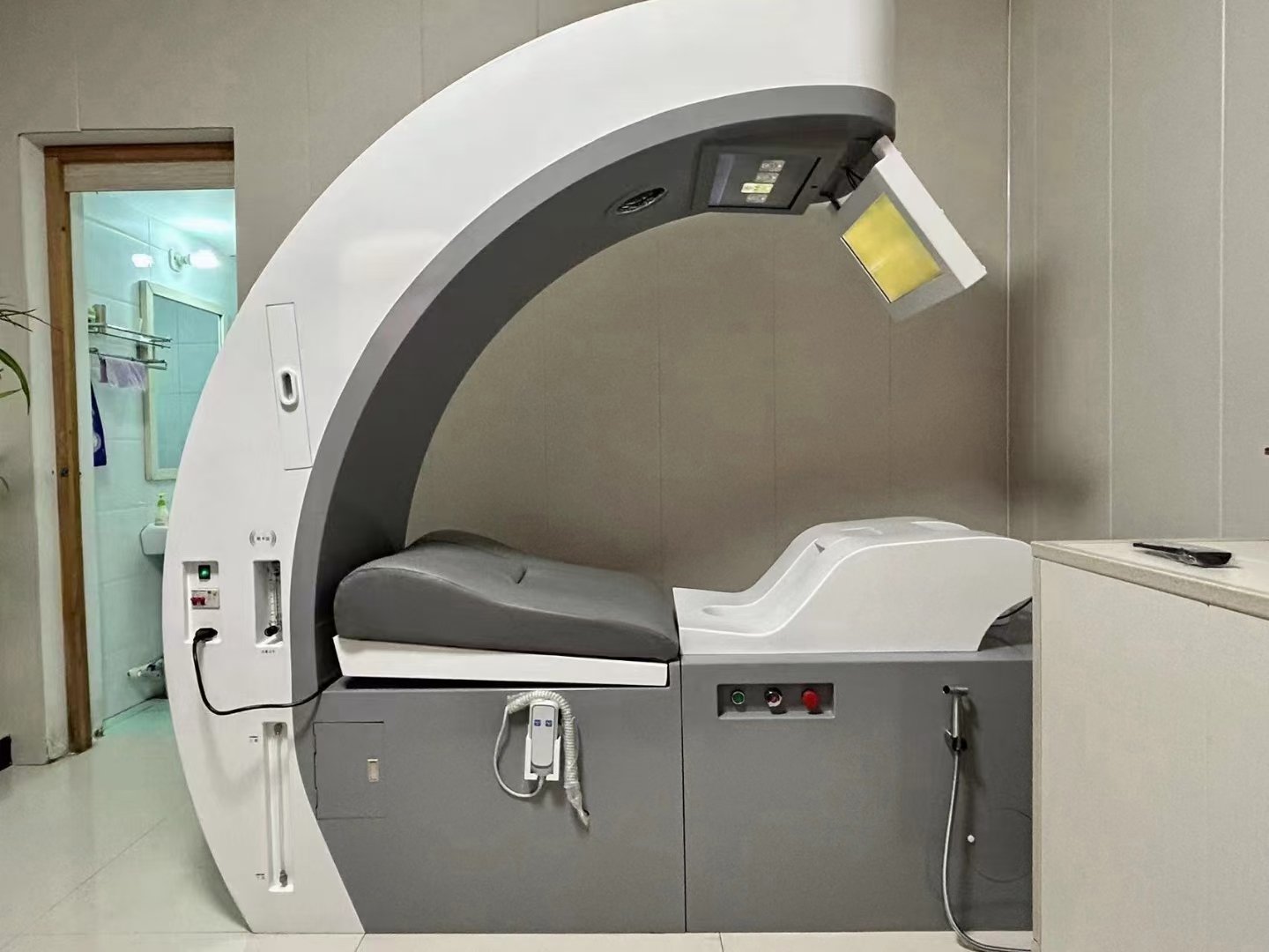 modern colon hydrotherapy treatment room showing professional colon cleanse benefits setup