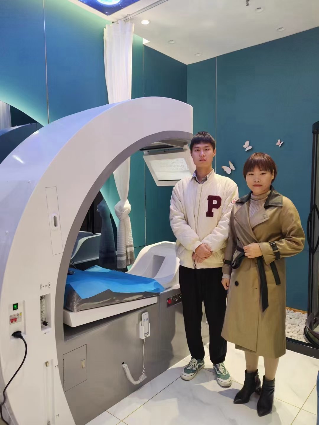 Modern commercial hydrotherapy room with professional colonic machine for sale equipment setup