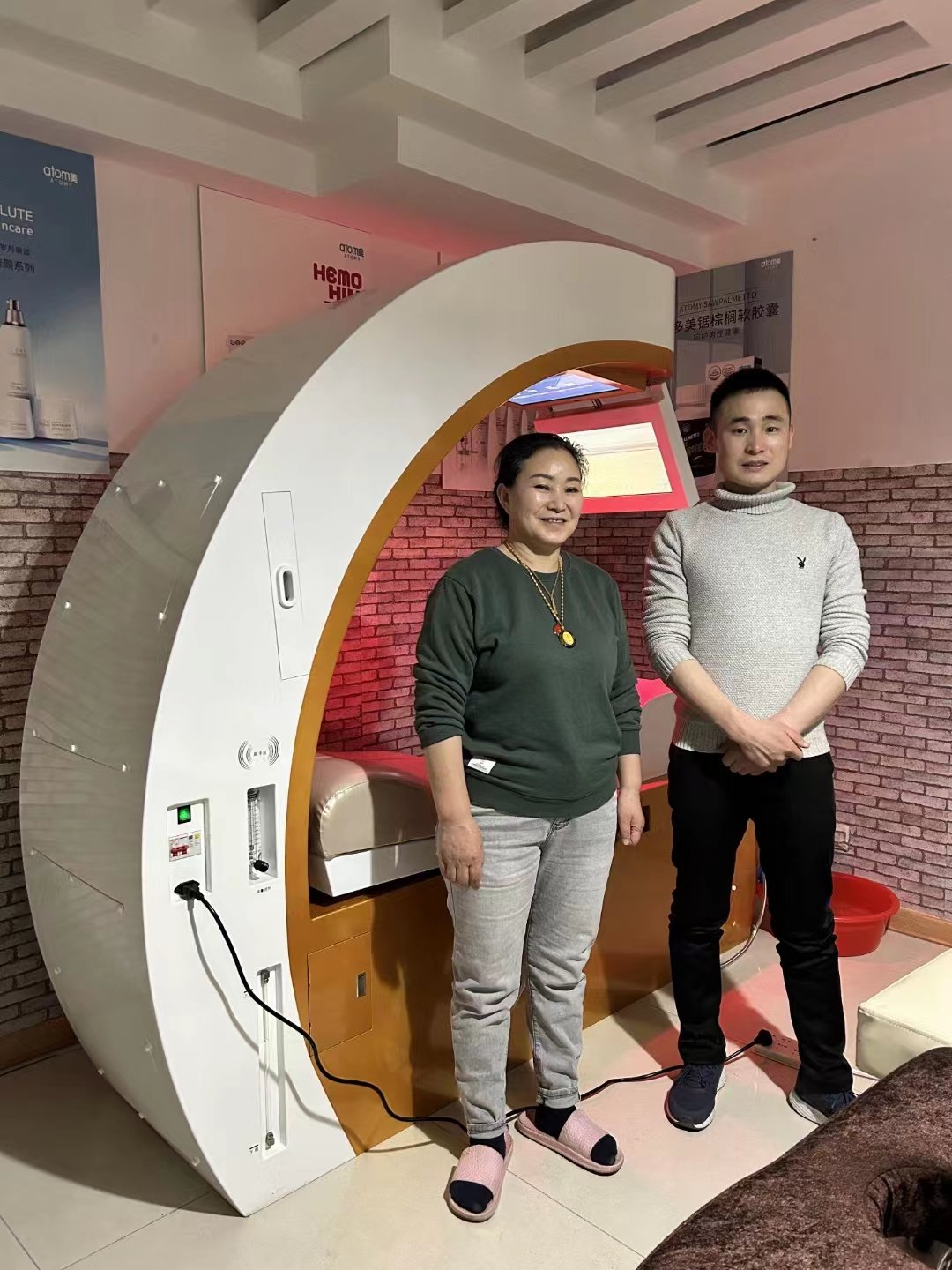 Various healthcare settings using MAIKONG colonic machines including clinics and spas