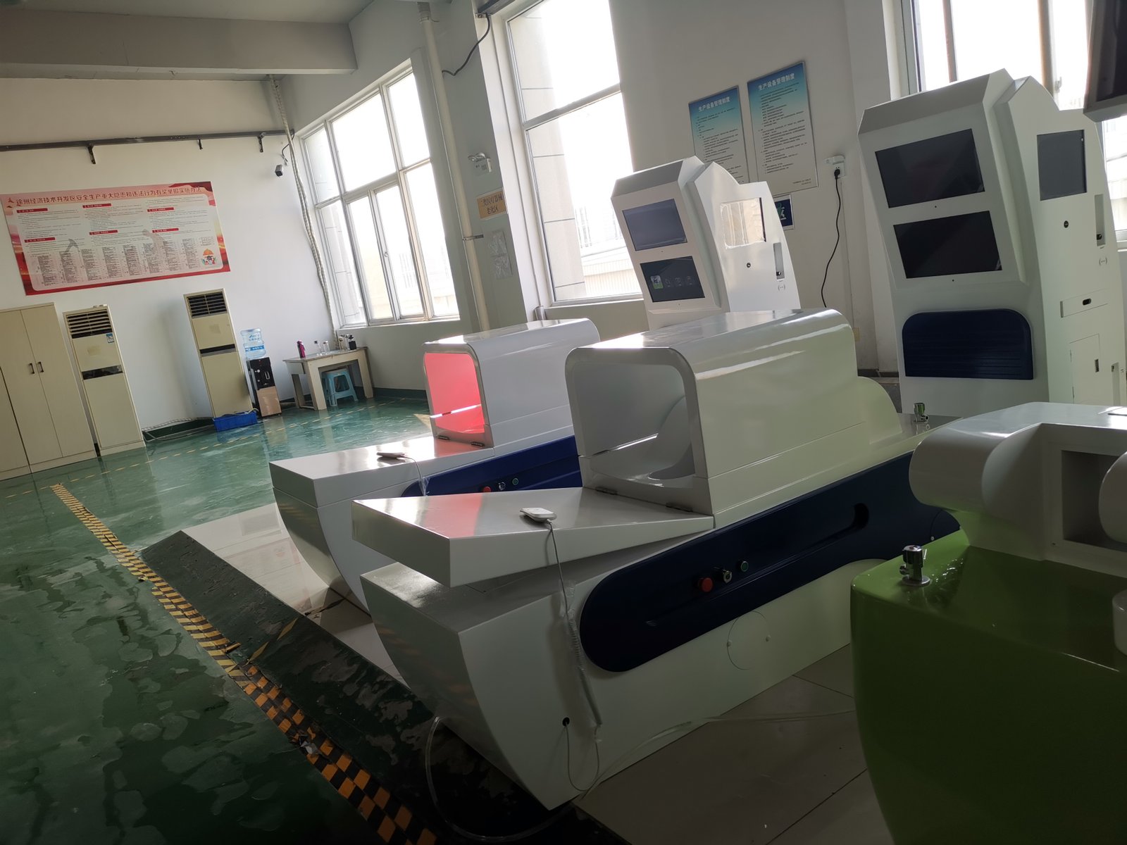 MAIKONG technician assembling colonic machine on production line